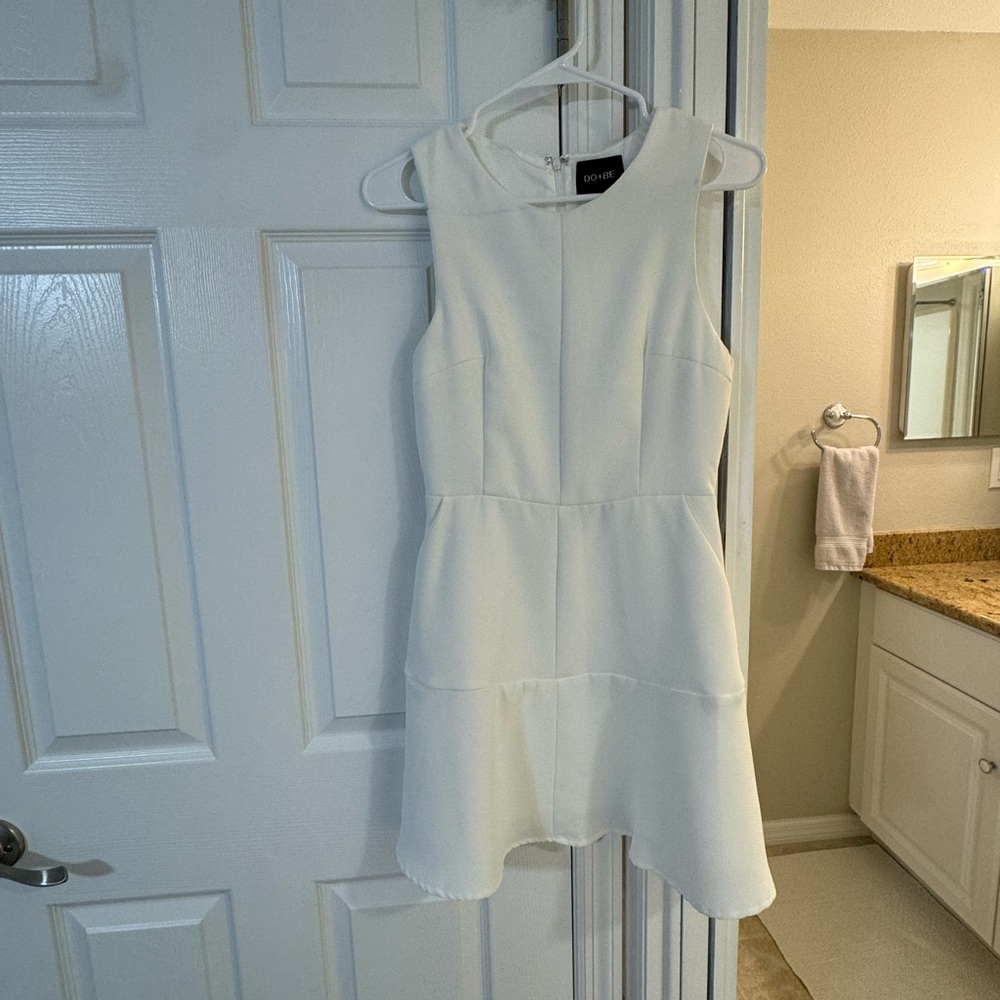 DO+BE White Sheath Mini Dress Mock Neck